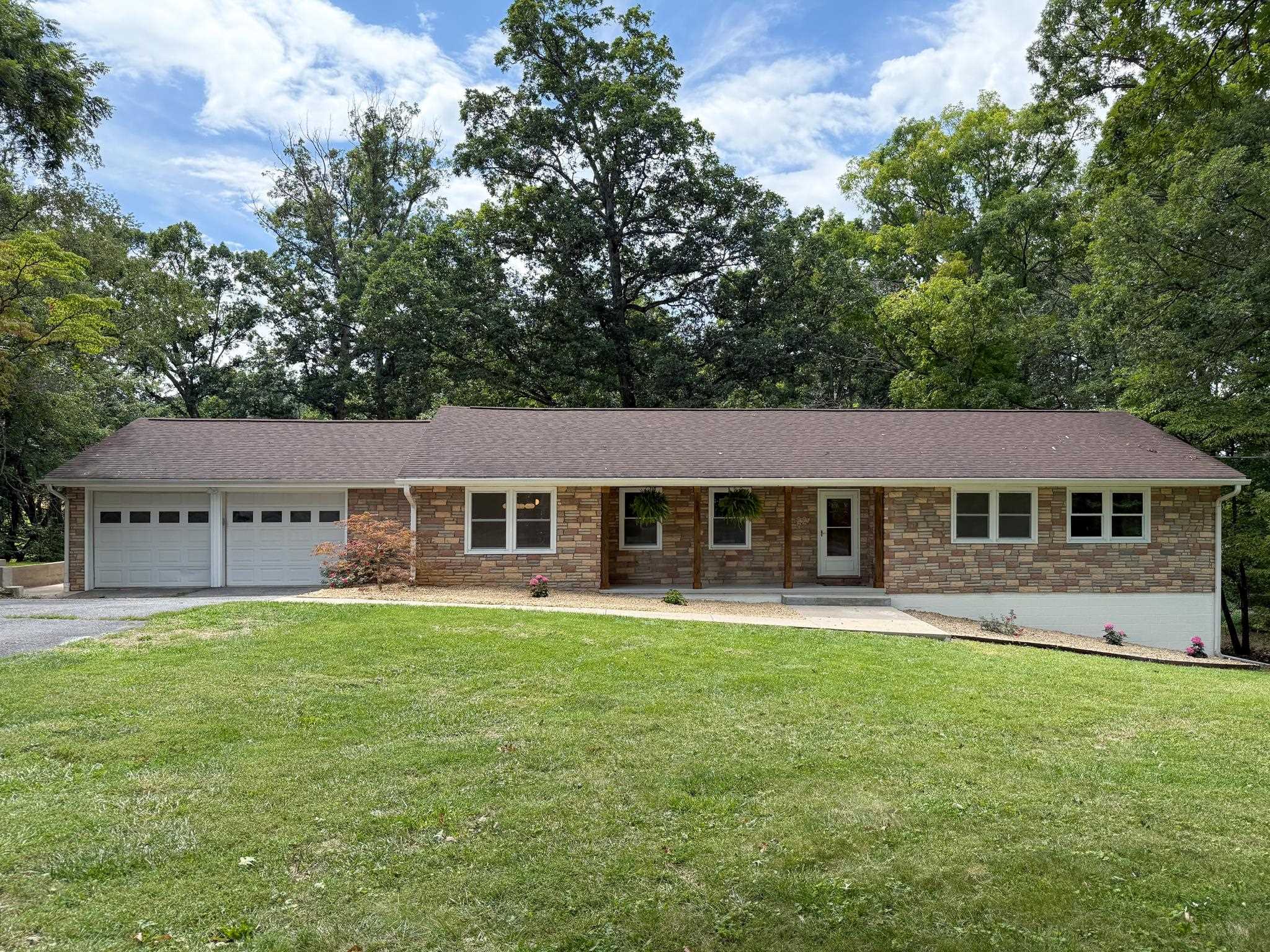22 HIDDEN HOLLOW LN