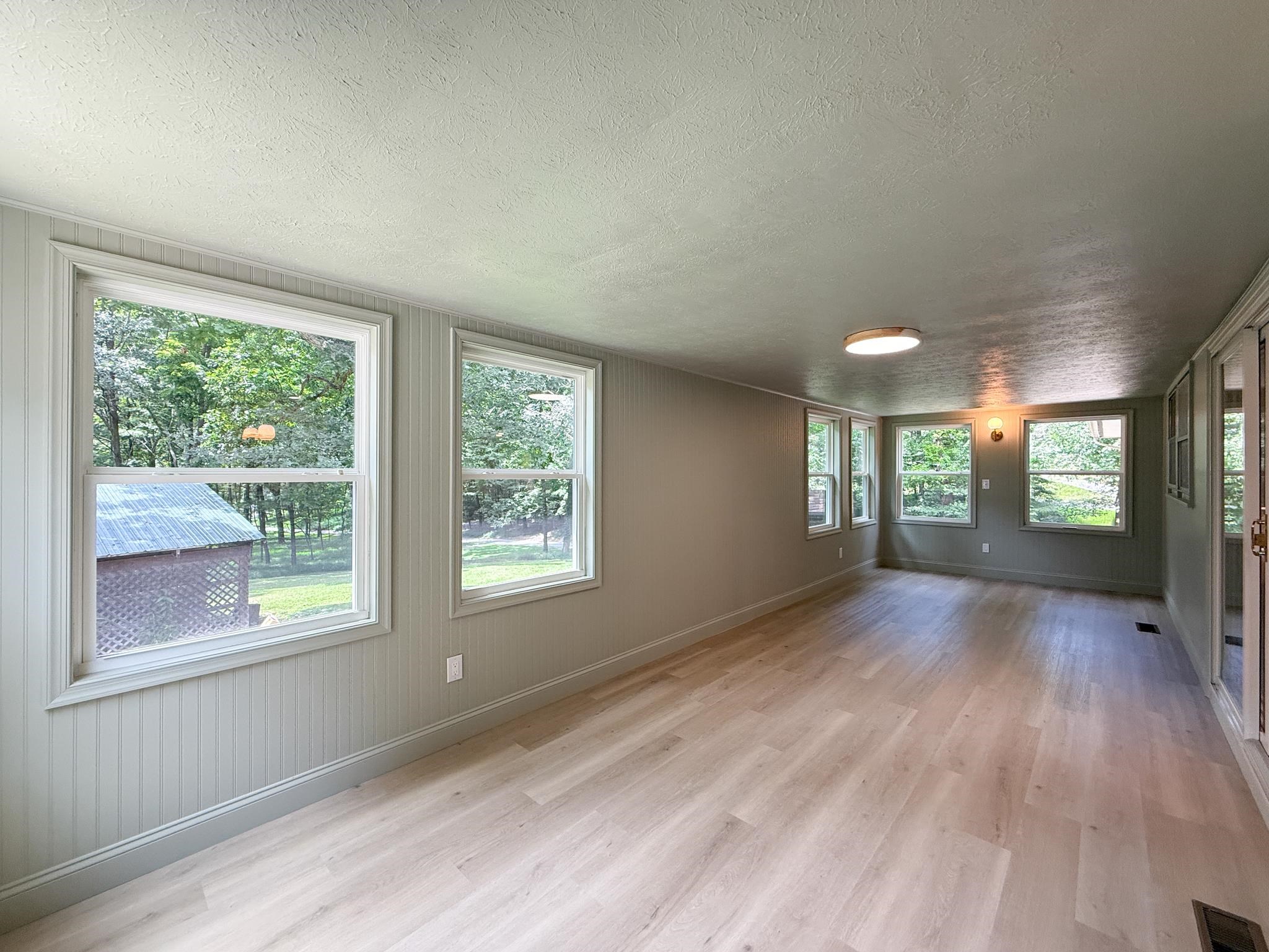 22 HIDDEN HOLLOW LN