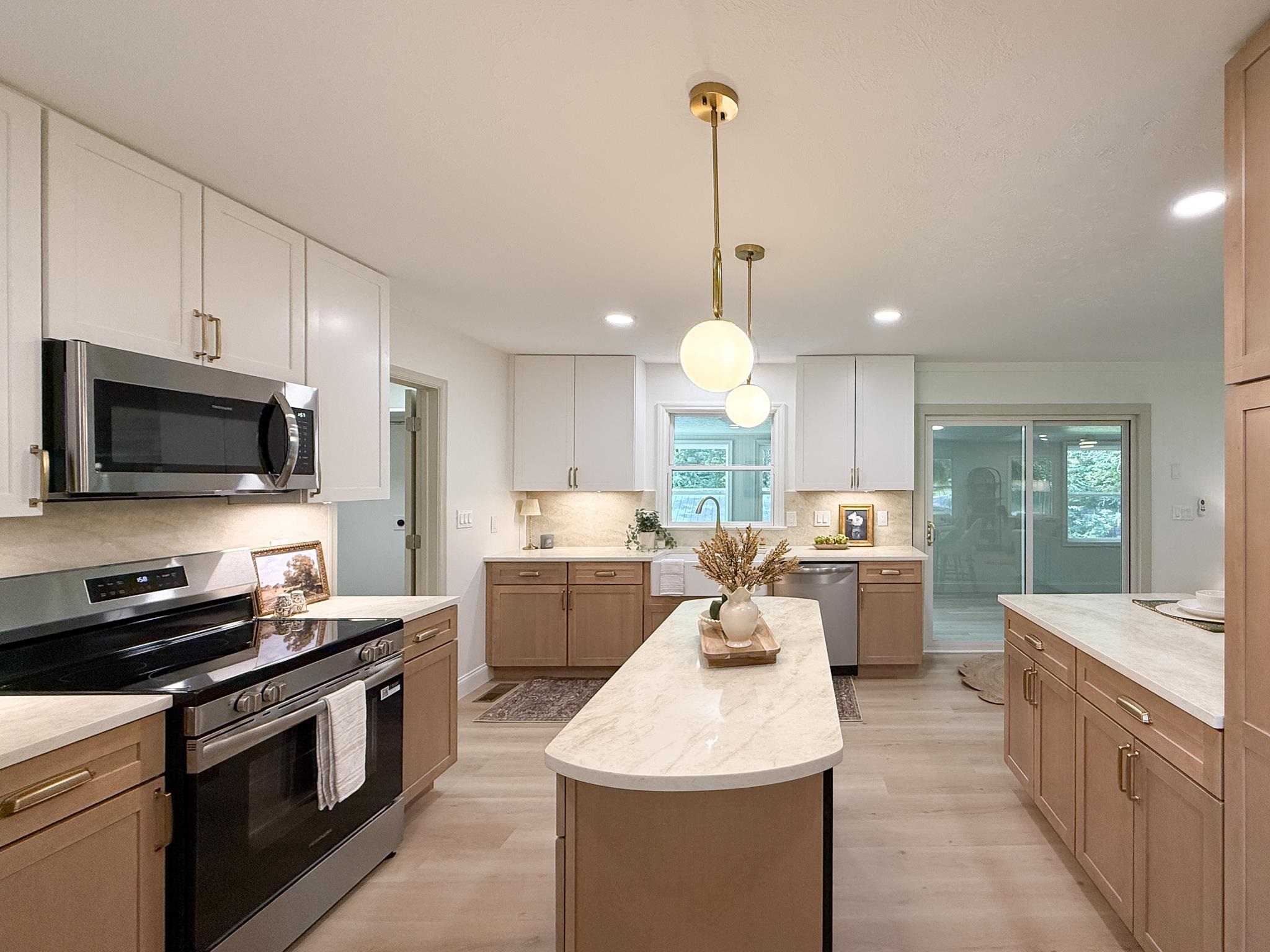 22 HIDDEN HOLLOW LN