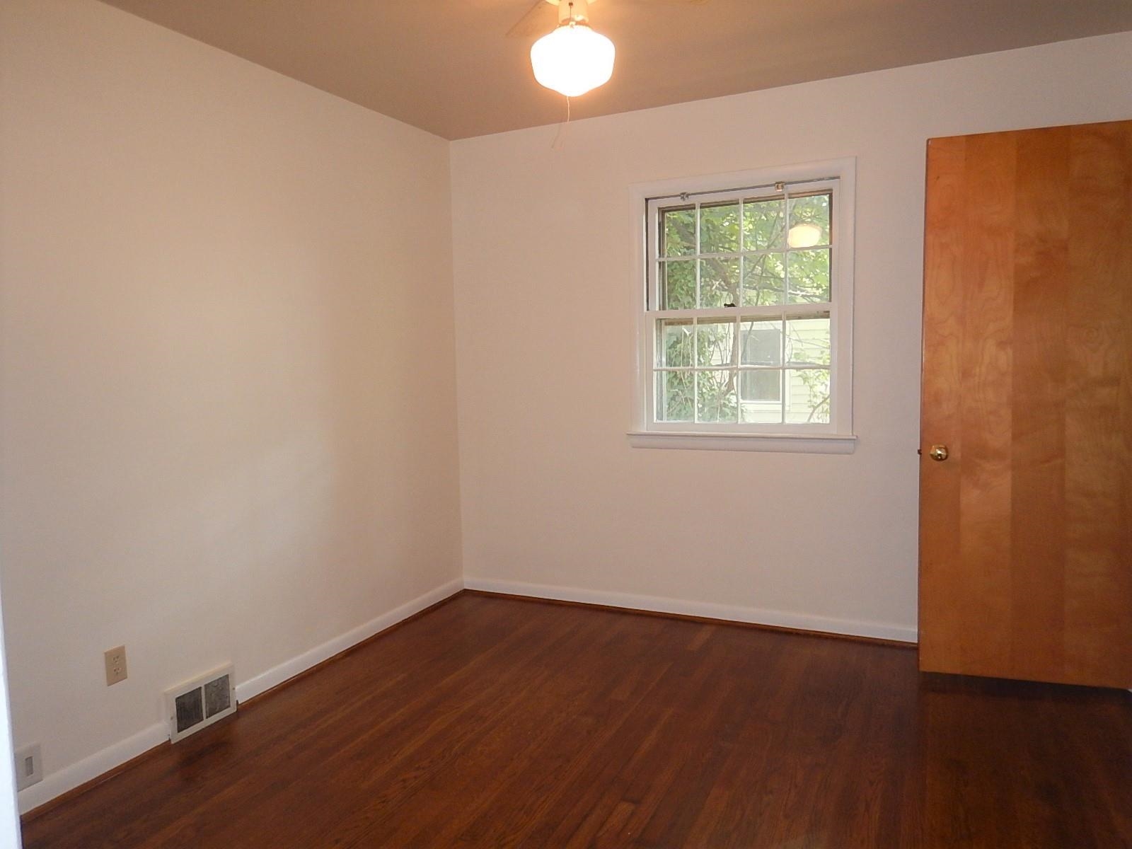 1842 LYNDHURST RD
