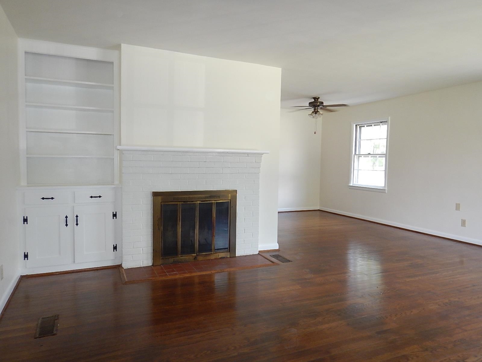 1842 LYNDHURST RD