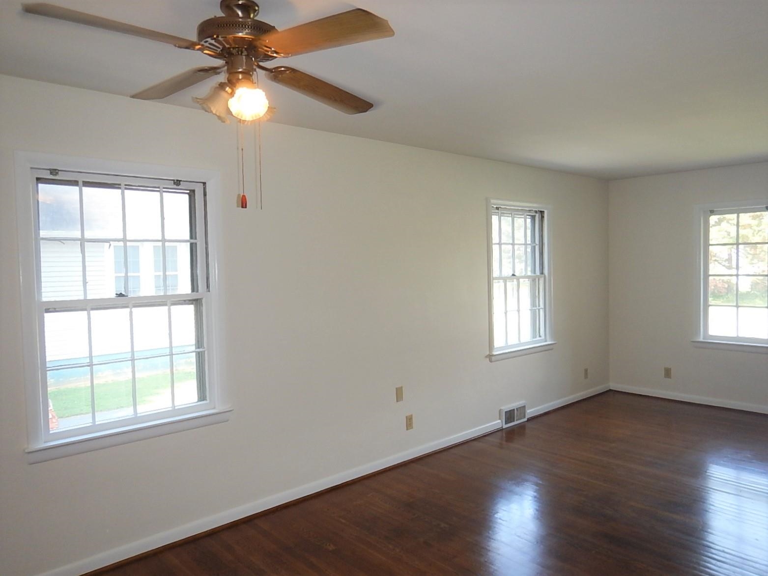 1842 LYNDHURST RD