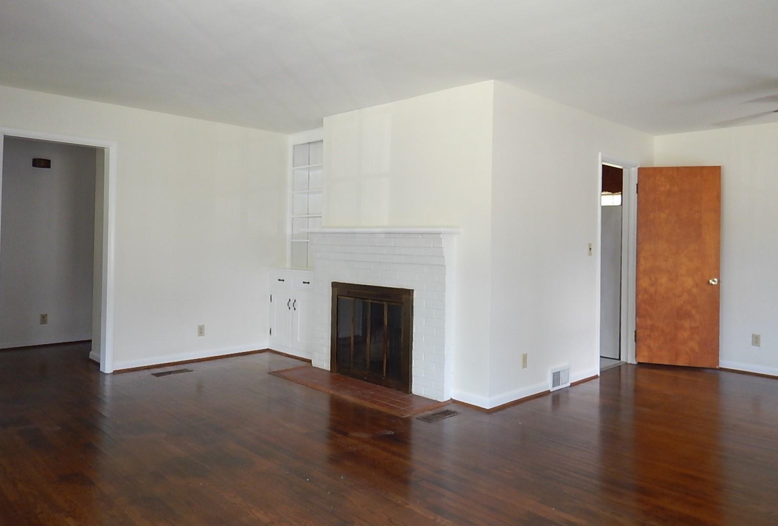 1842 LYNDHURST RD