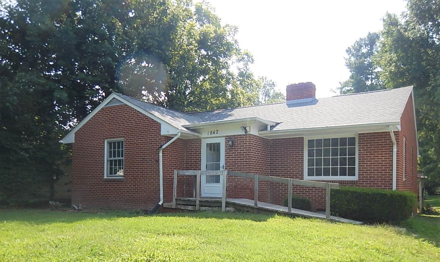 1842 LYNDHURST RD