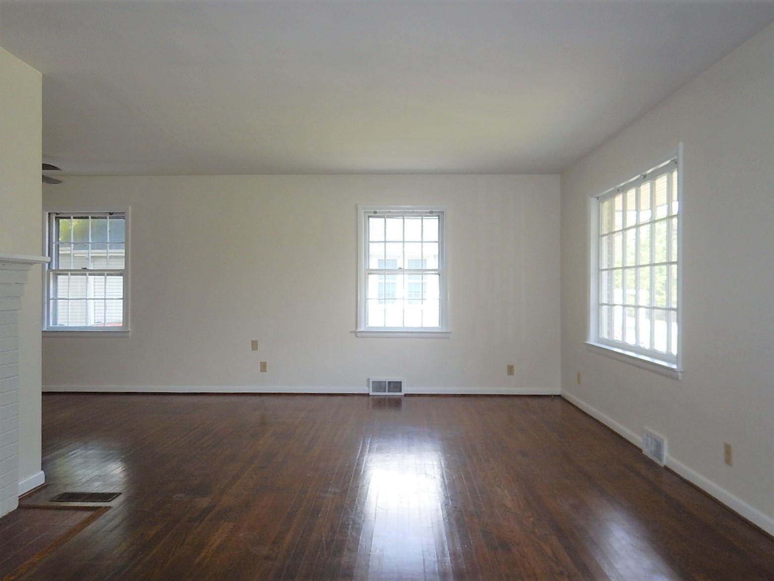 1842 LYNDHURST RD