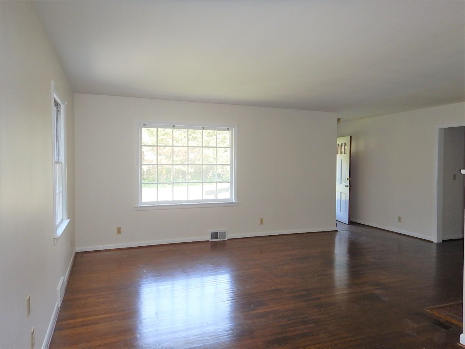 1842 LYNDHURST RD
