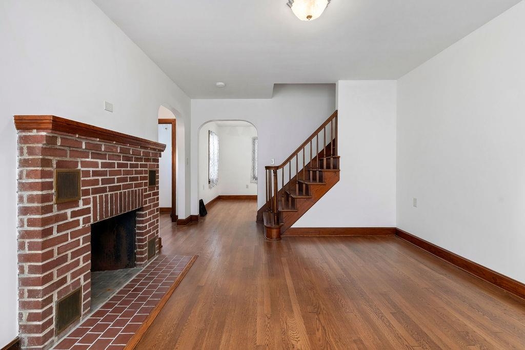 135 N CENTRAL AVE