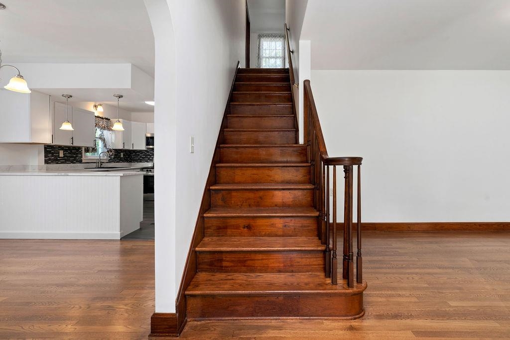 135 N CENTRAL AVE