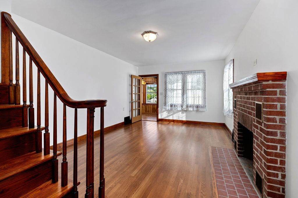135 N CENTRAL AVE