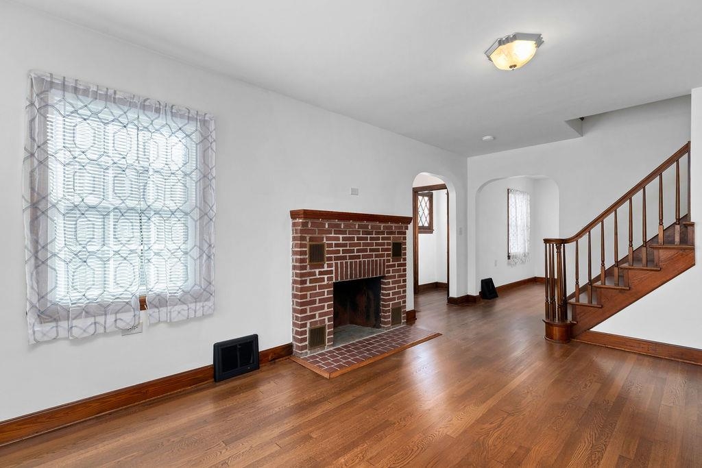 135 N CENTRAL AVE