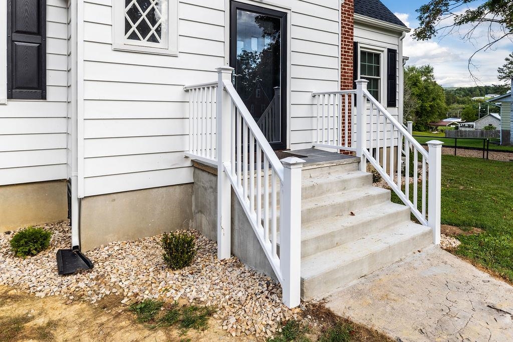 135 N CENTRAL AVE