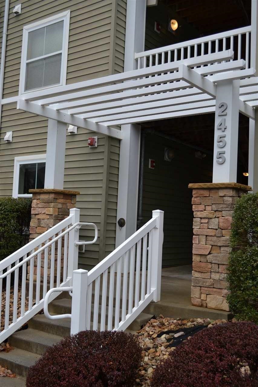 2455 CAMPUS VIEW CIR Unit: 101