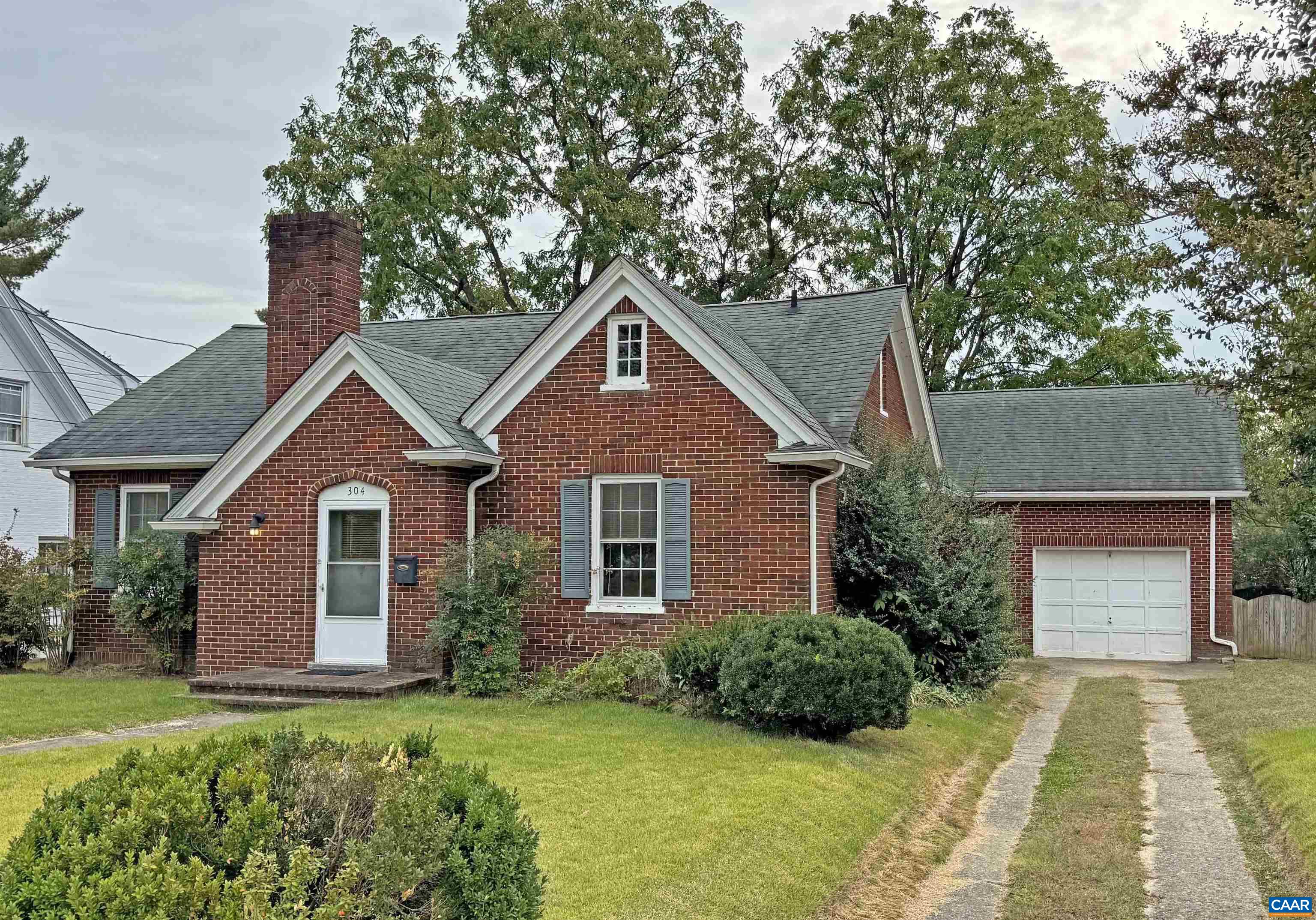 304 CROMPTON RD