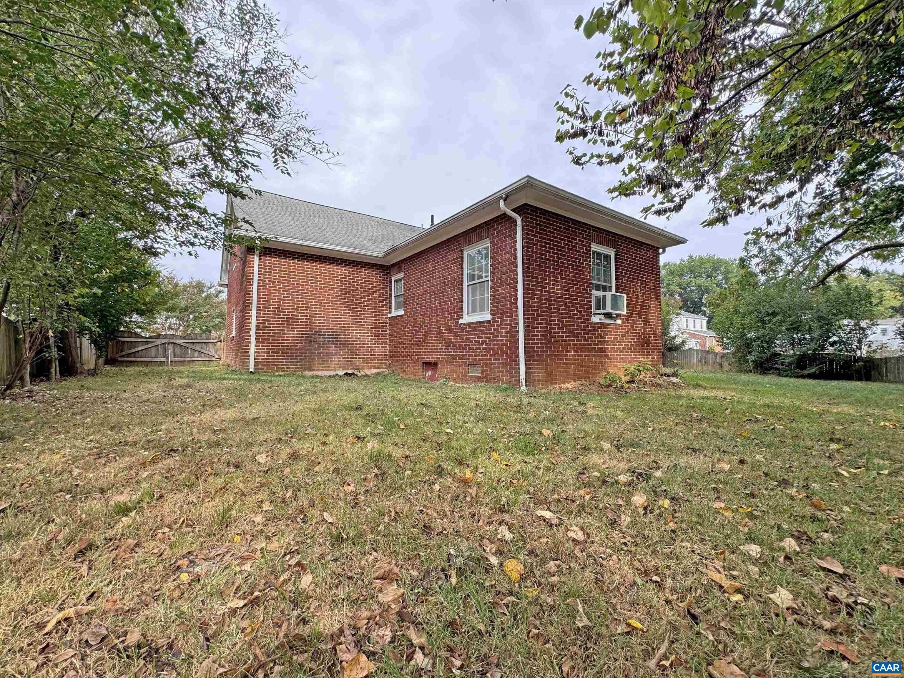 304 CROMPTON RD