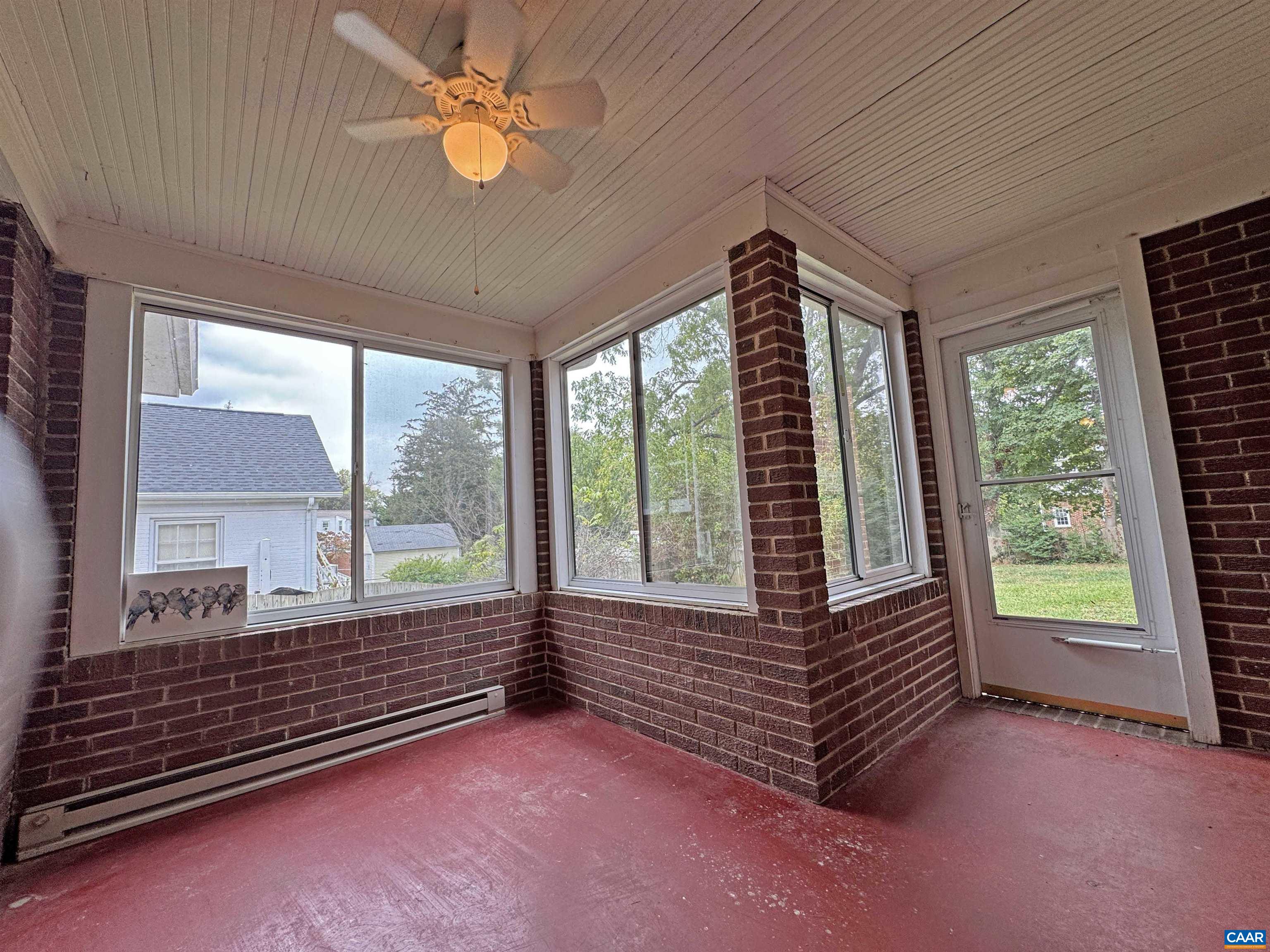 304 CROMPTON RD