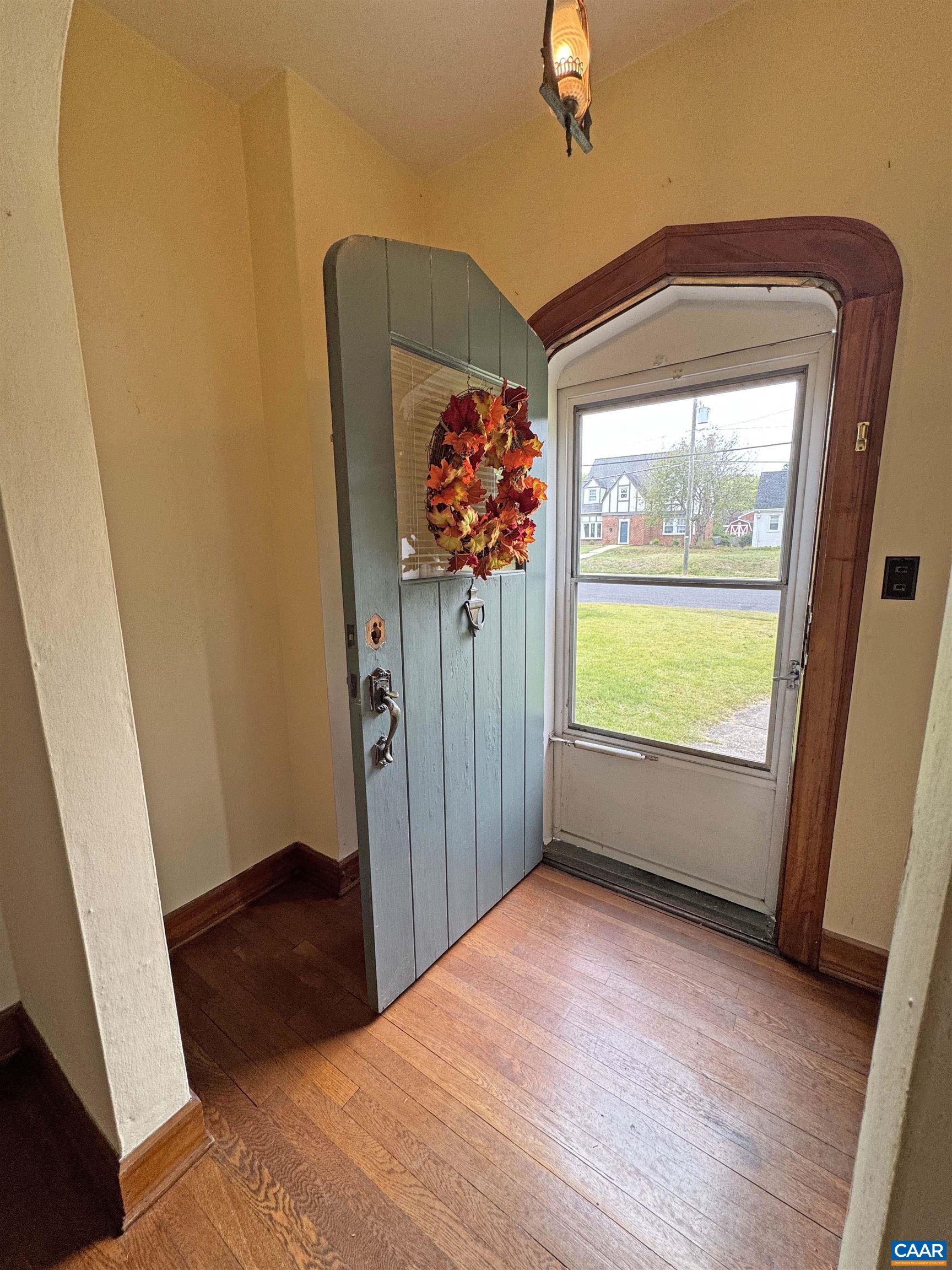 304 CROMPTON RD