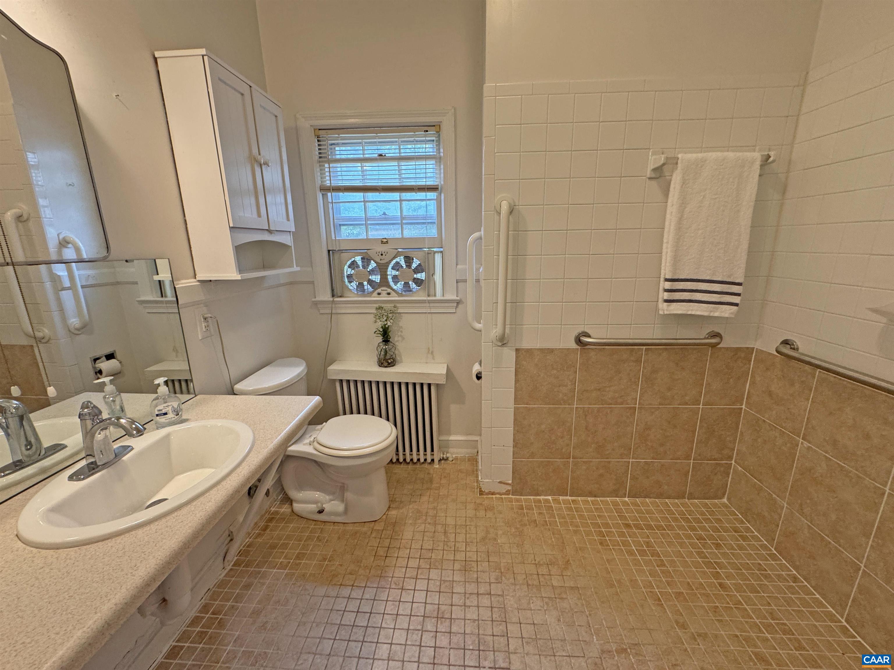 304 CROMPTON RD