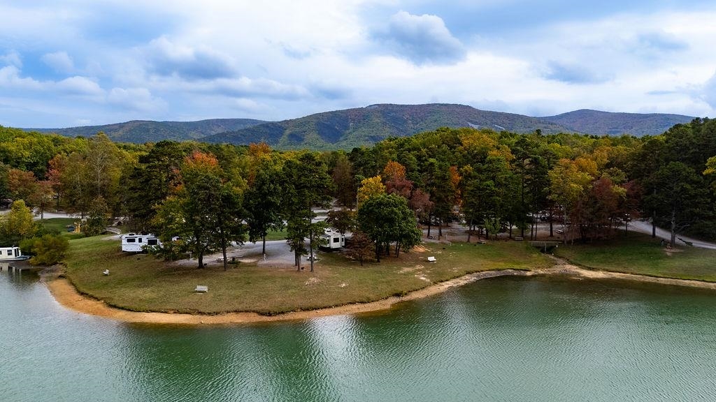 TBD HORSESHOE HOLLOW