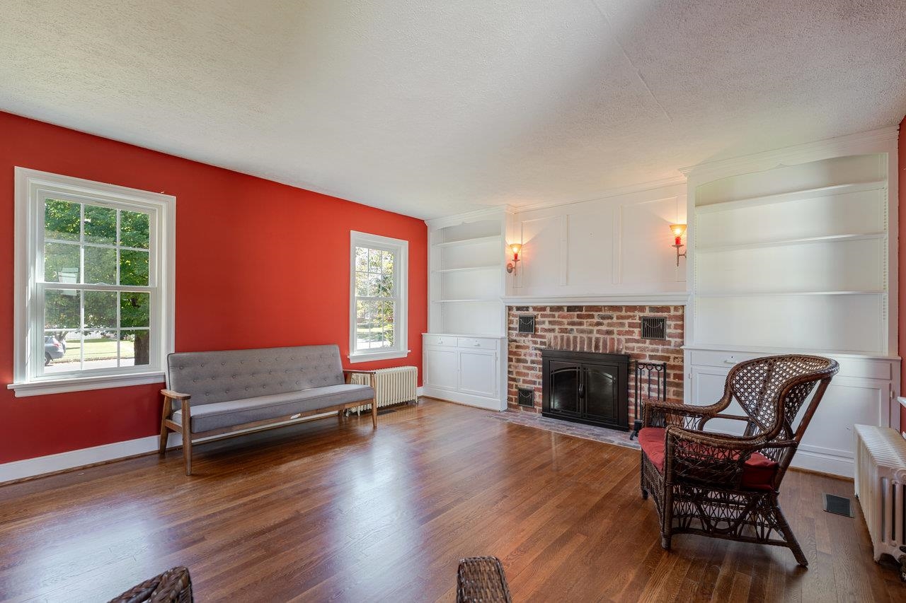215 CROMPTON RD
