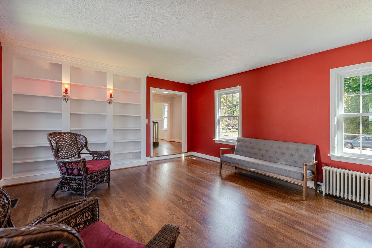 215 CROMPTON RD