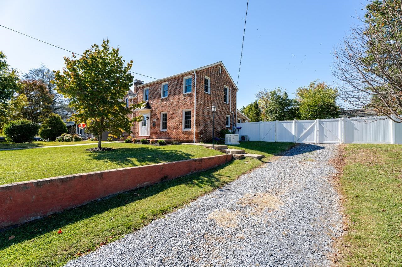 215 CROMPTON RD