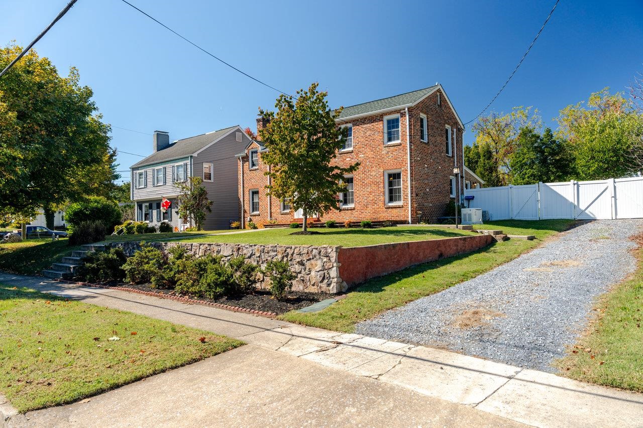 215 CROMPTON RD