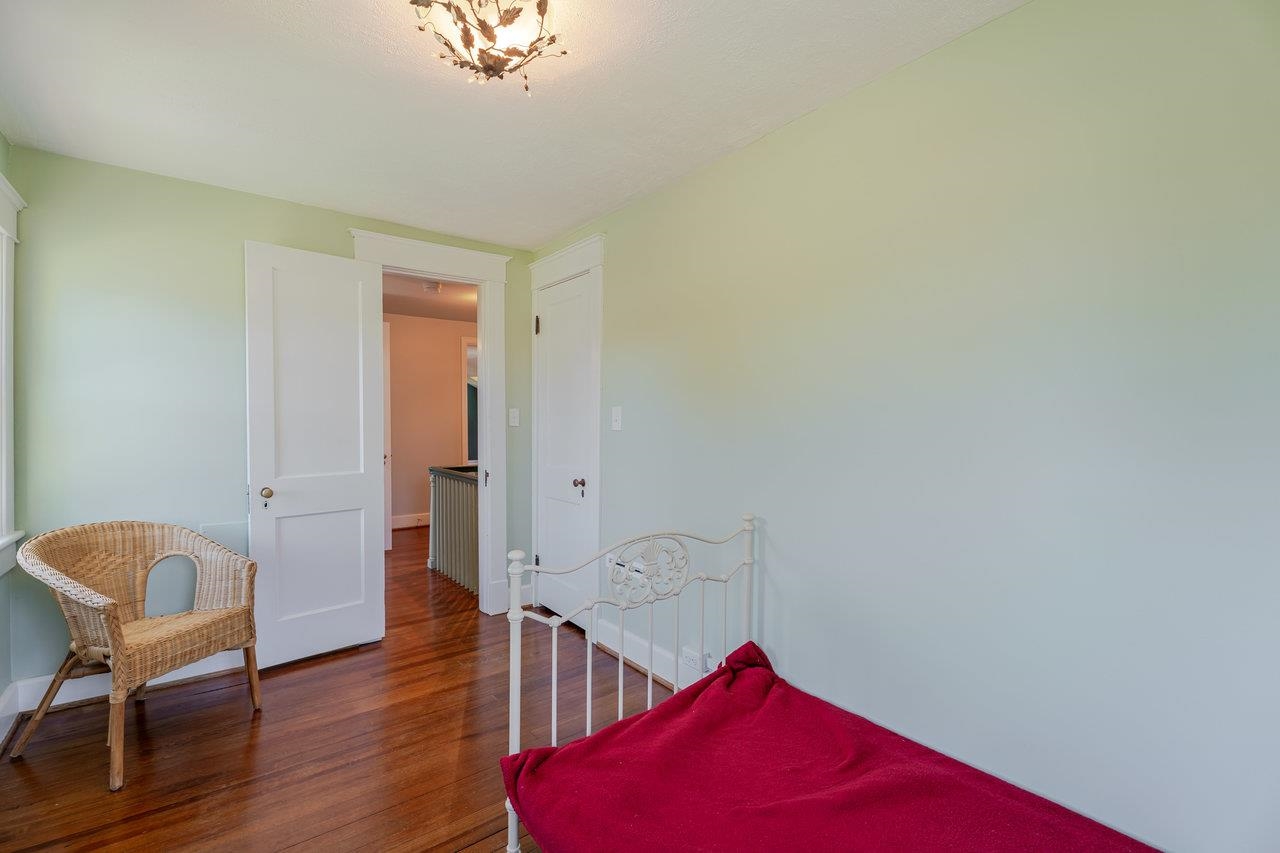 215 CROMPTON RD