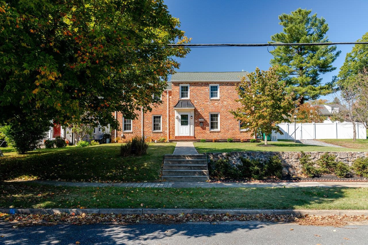 215 CROMPTON RD