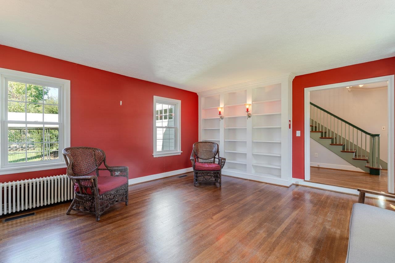 215 CROMPTON RD