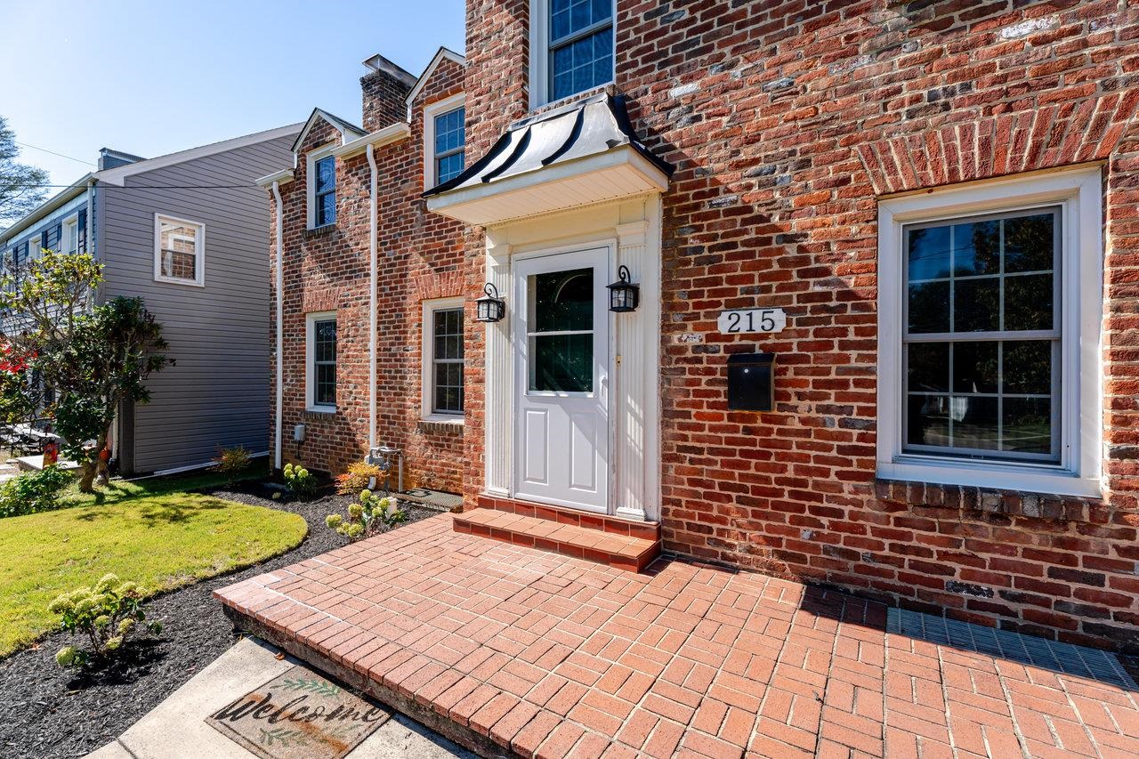 215 CROMPTON RD