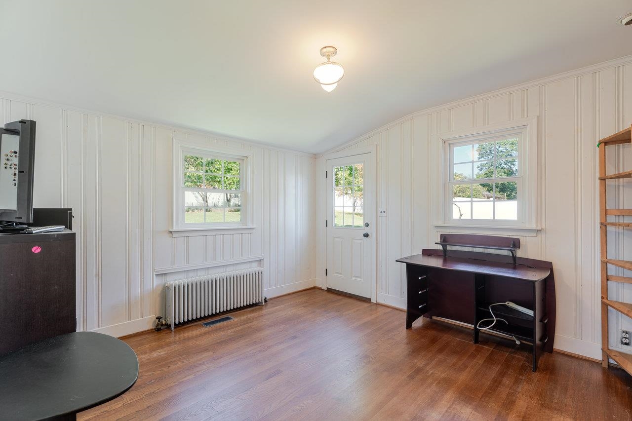 215 CROMPTON RD