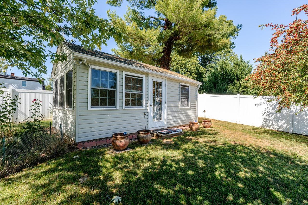 215 CROMPTON RD