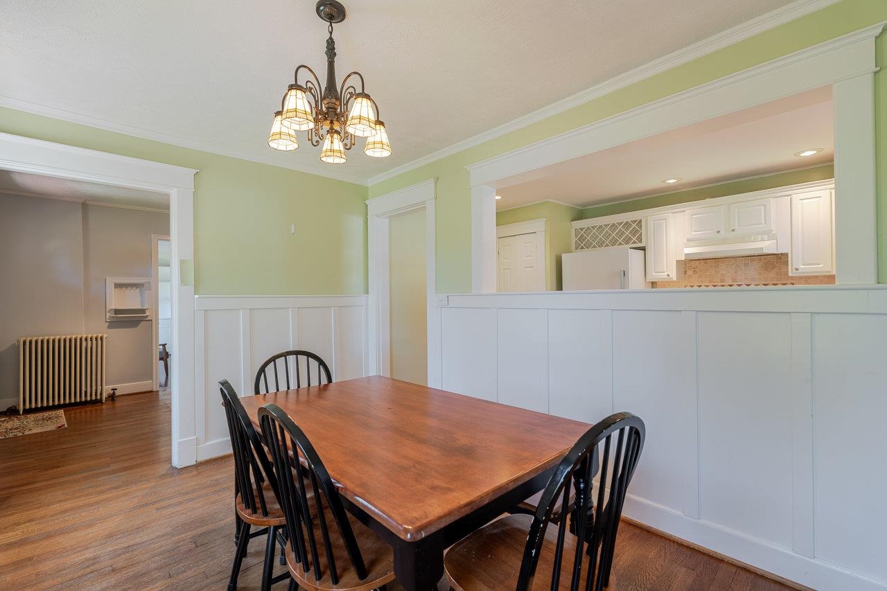 215 CROMPTON RD
