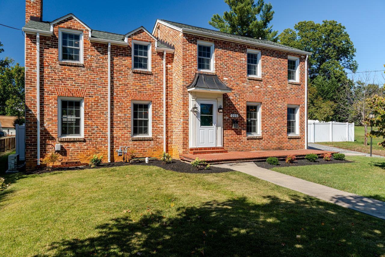 215 CROMPTON RD