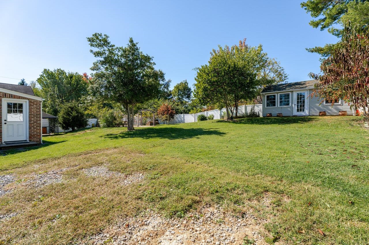 215 CROMPTON RD