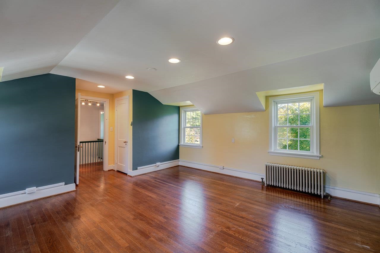 215 CROMPTON RD