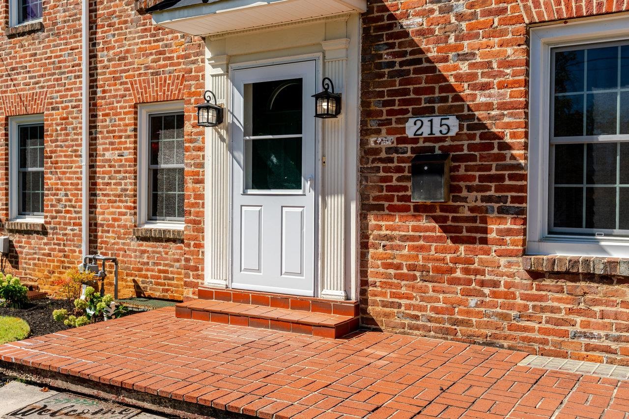 215 CROMPTON RD