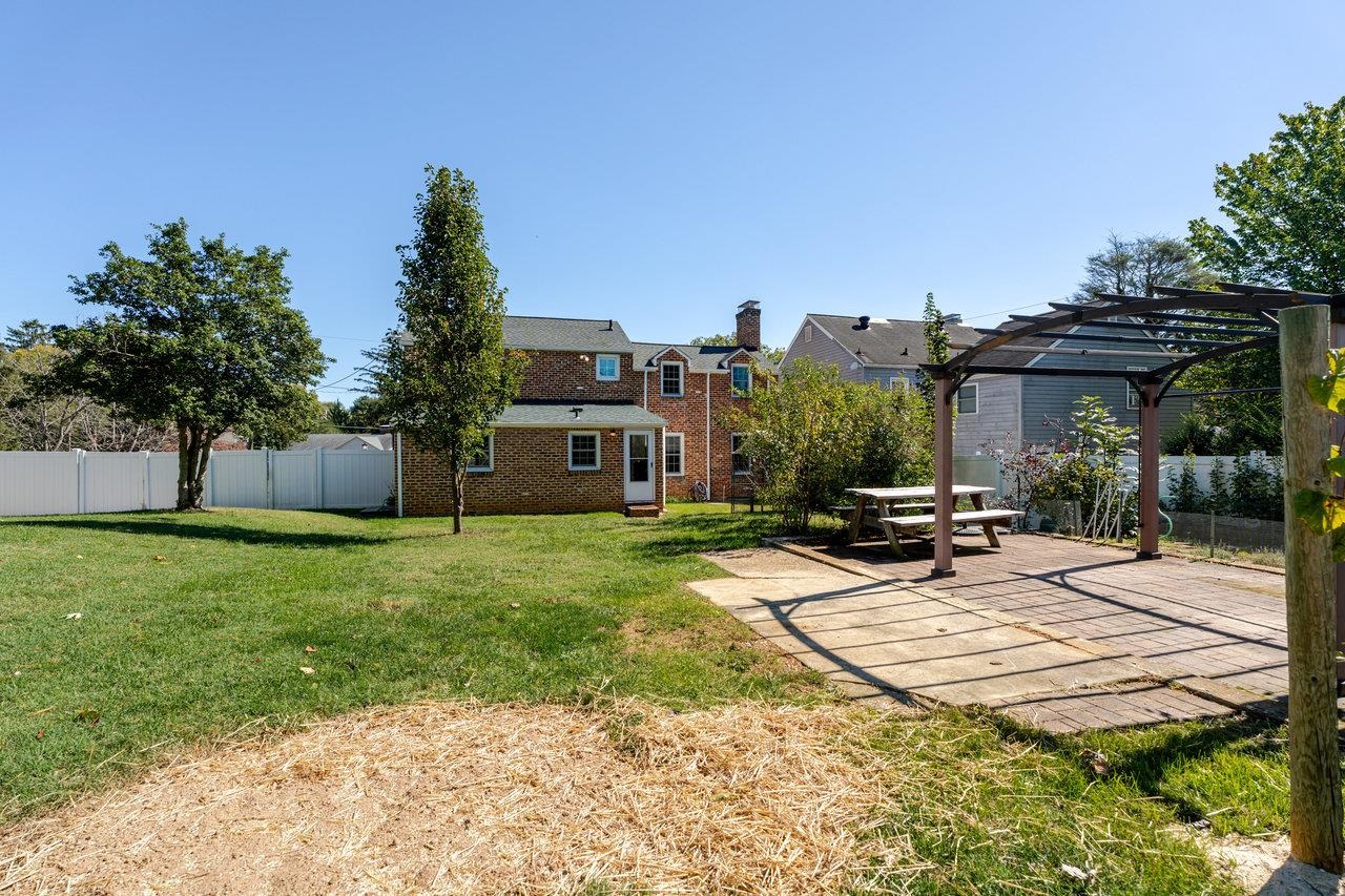 215 CROMPTON RD