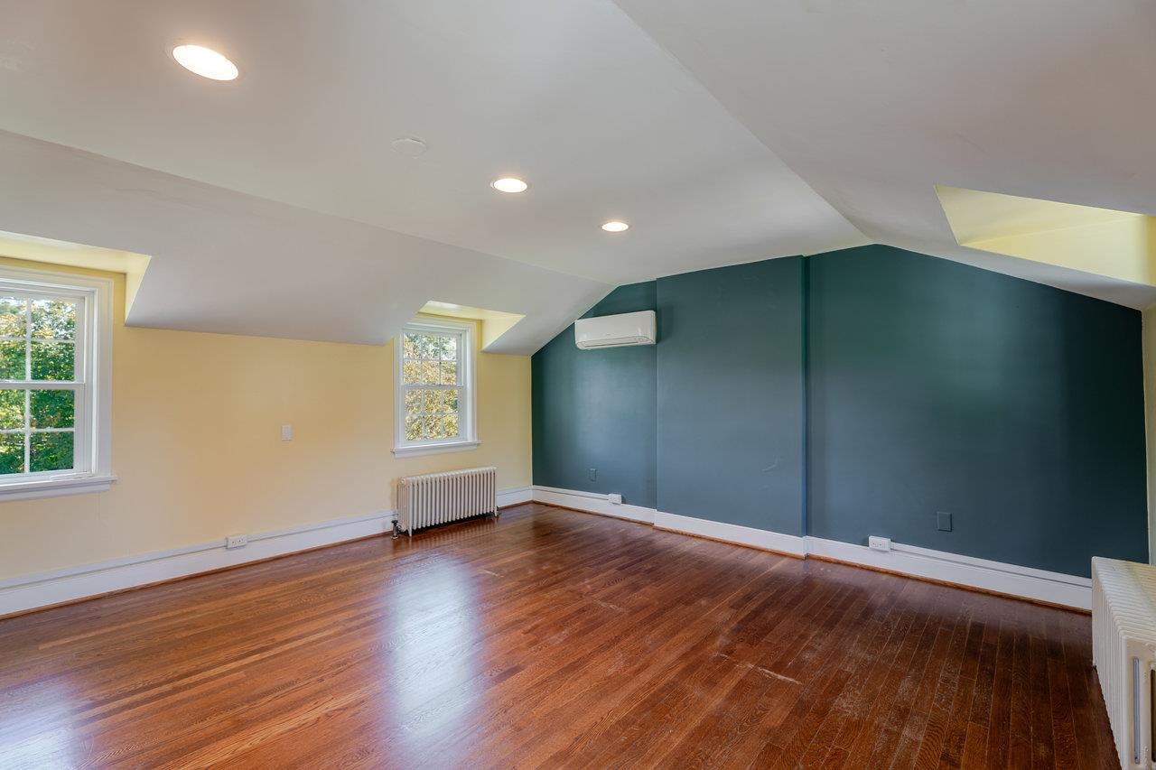 215 CROMPTON RD