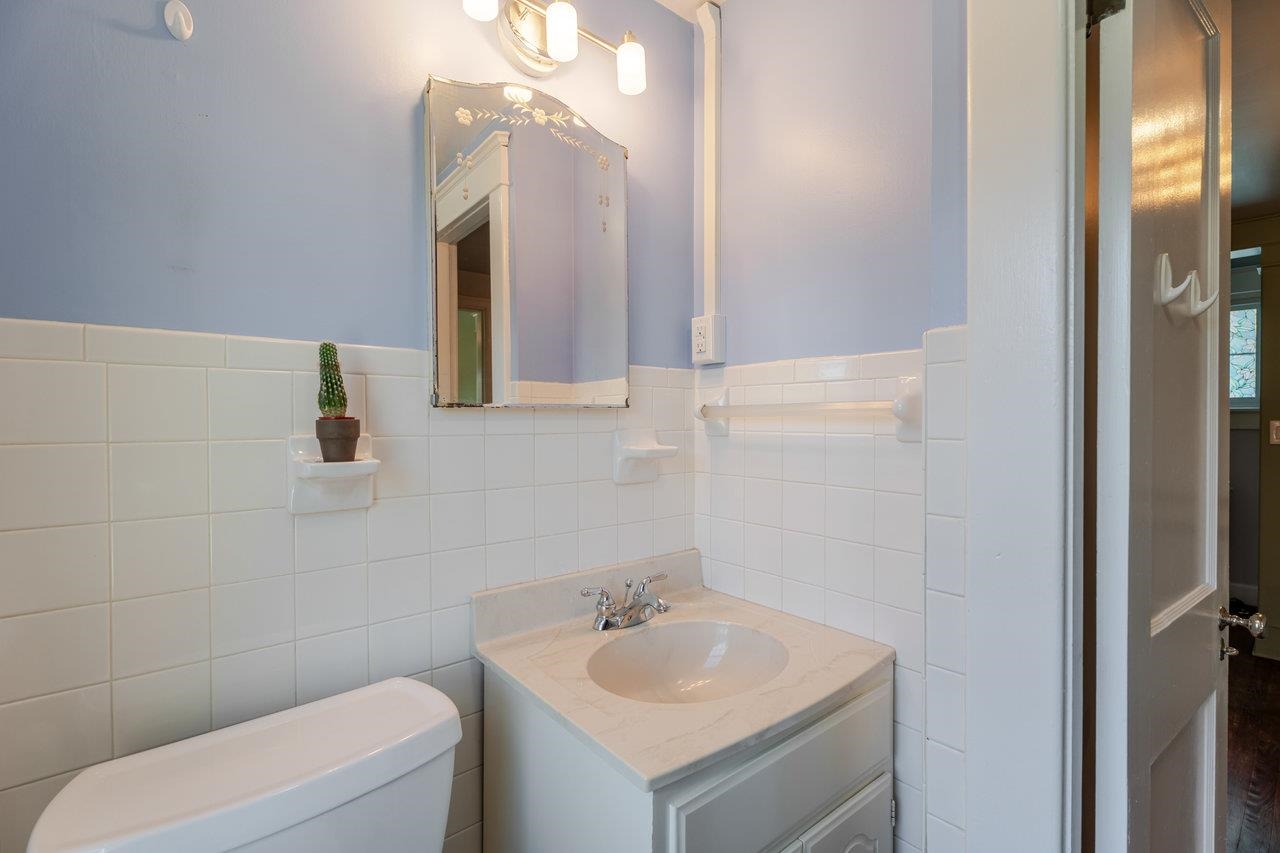215 CROMPTON RD
