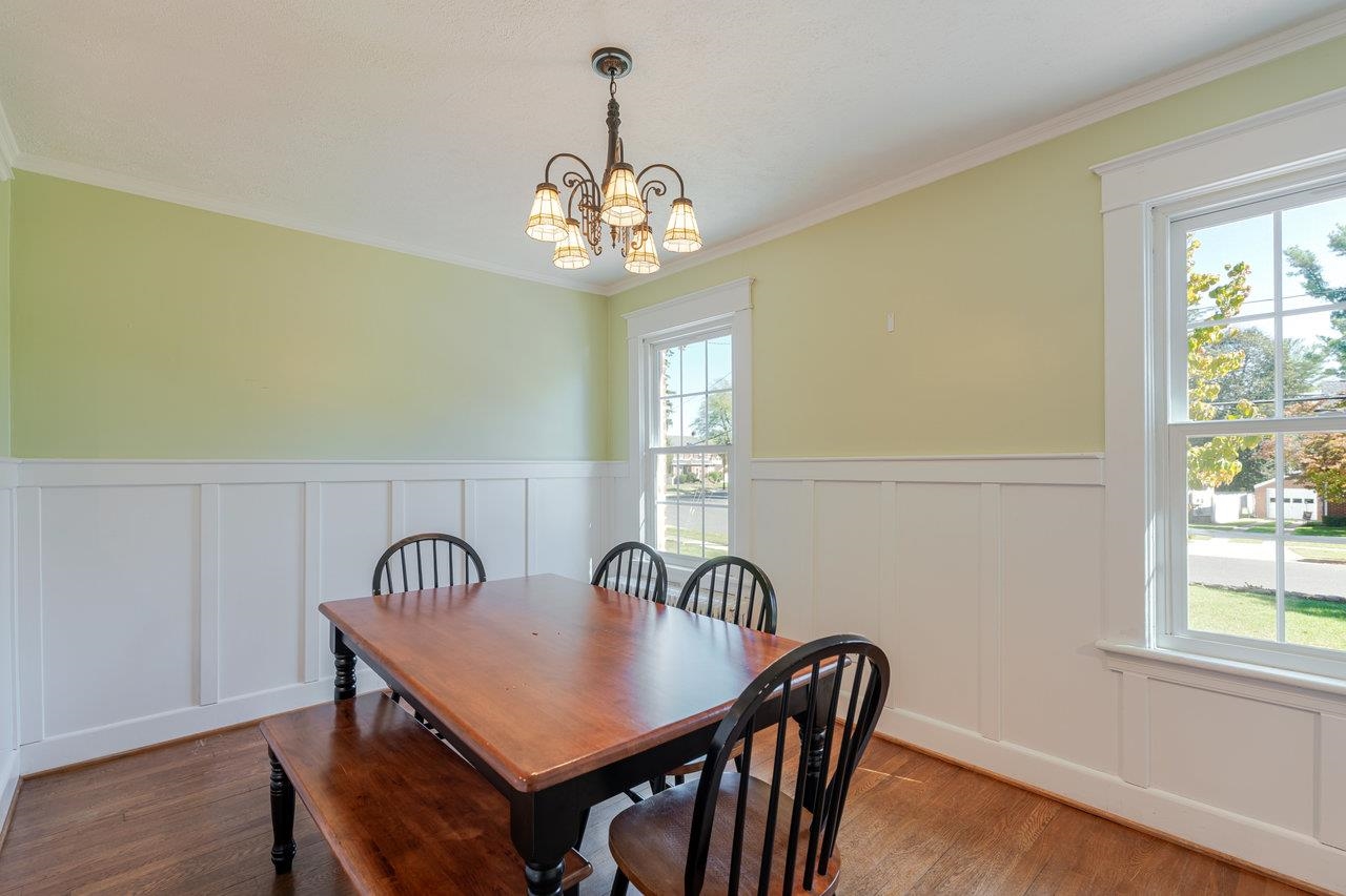 215 CROMPTON RD