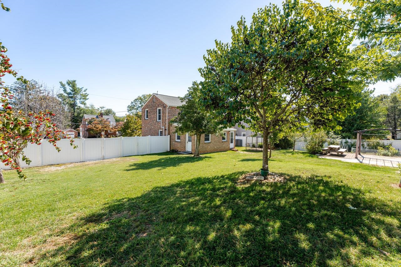 215 CROMPTON RD