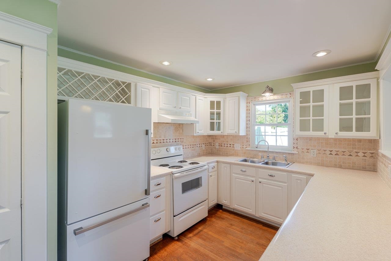 215 CROMPTON RD