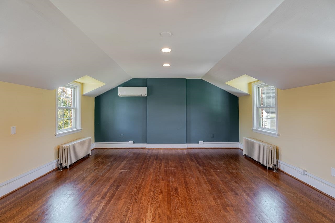 215 CROMPTON RD