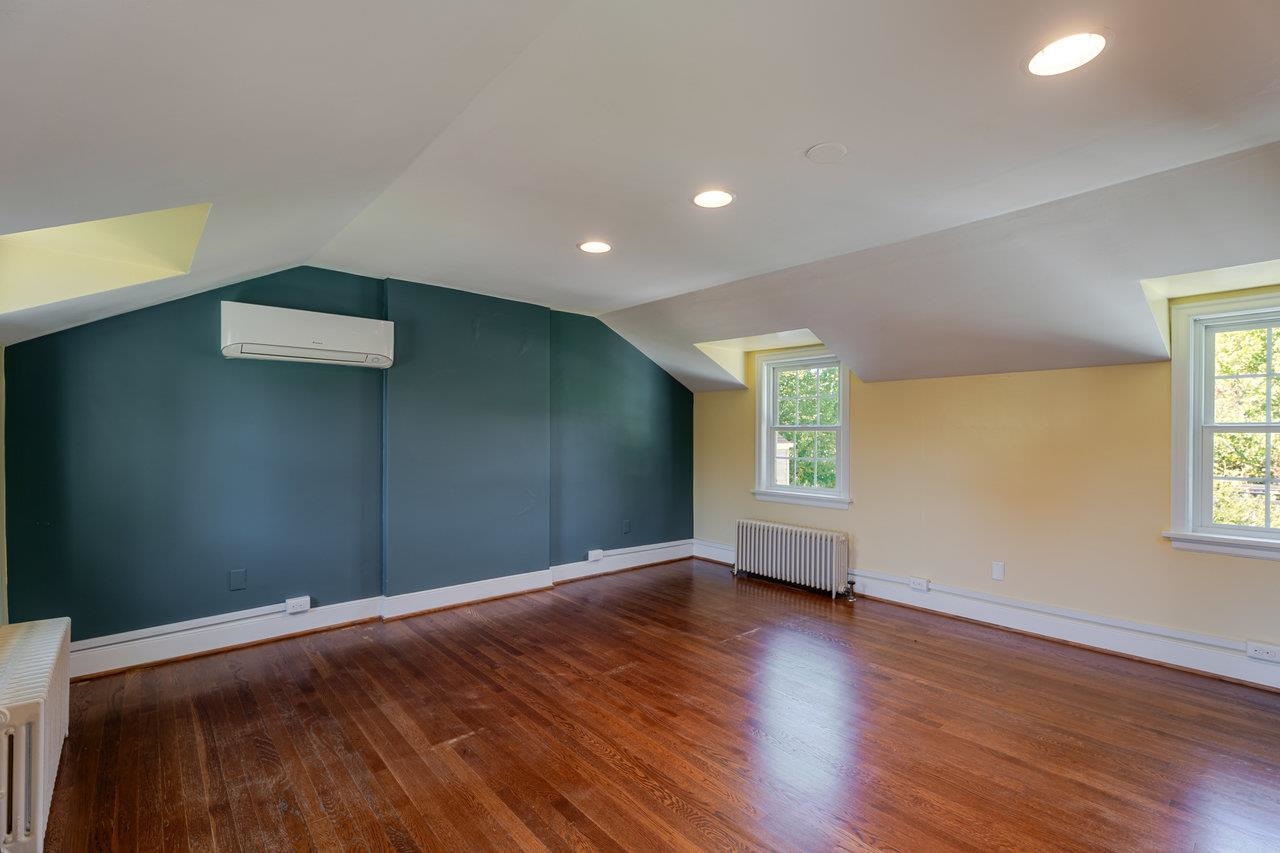 215 CROMPTON RD