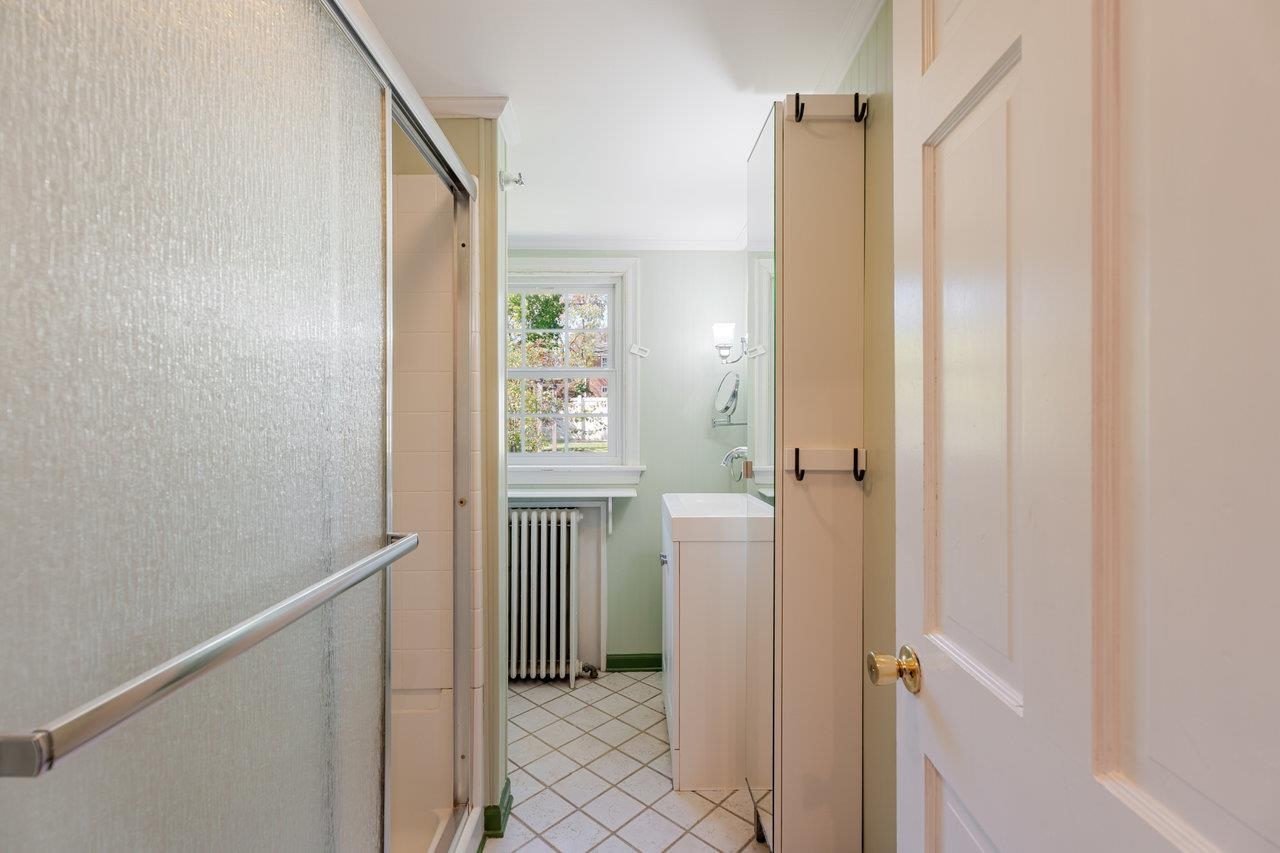 215 CROMPTON RD