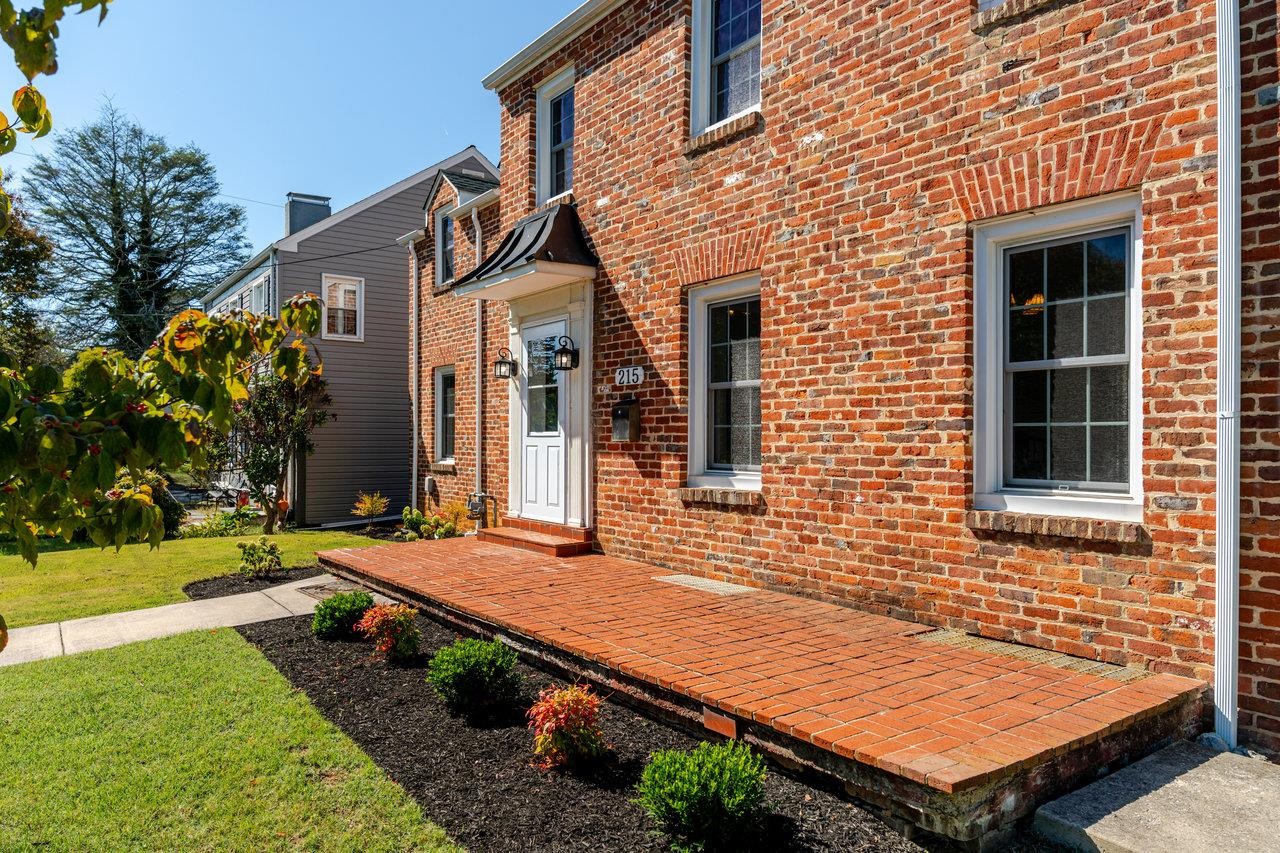 215 CROMPTON RD