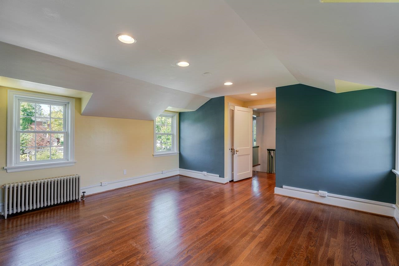 215 CROMPTON RD
