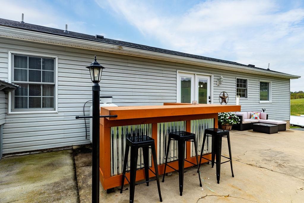 366 SMOKY ROW RD
