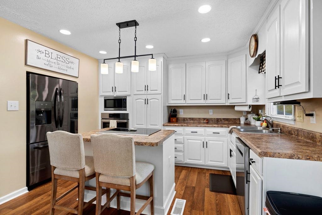 366 SMOKY ROW RD